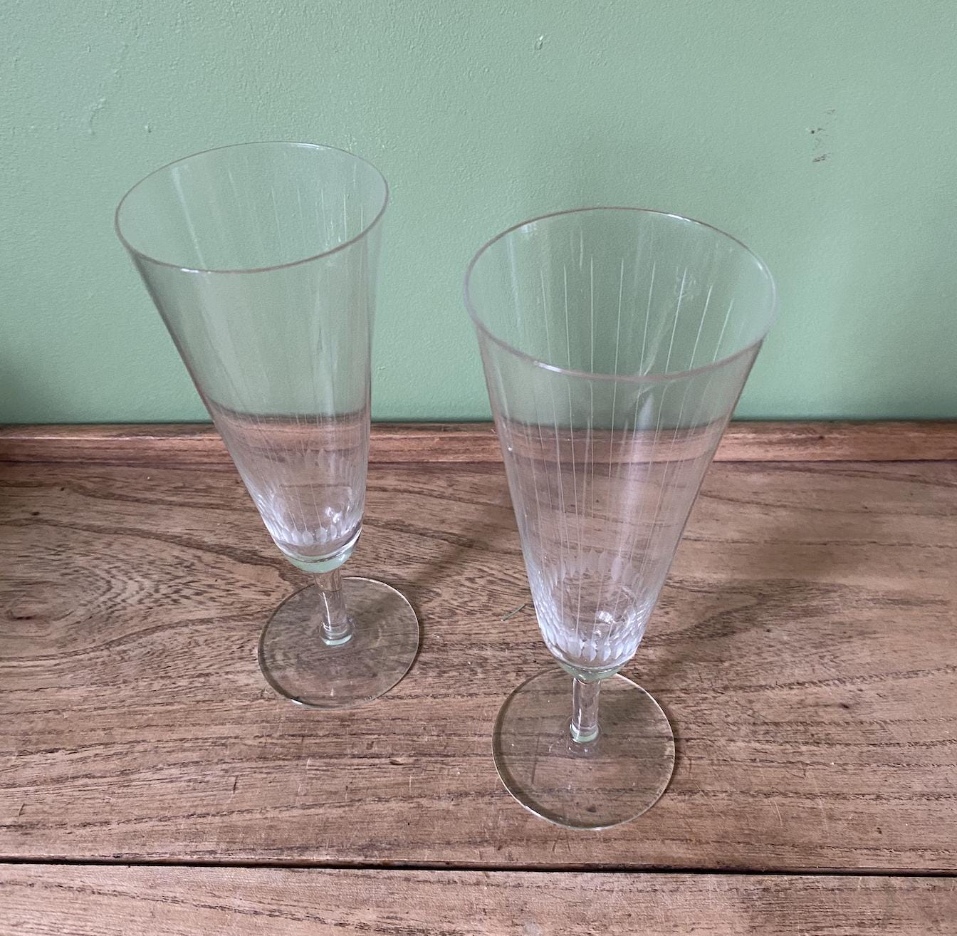 Paid of Etched Champagne Flutes