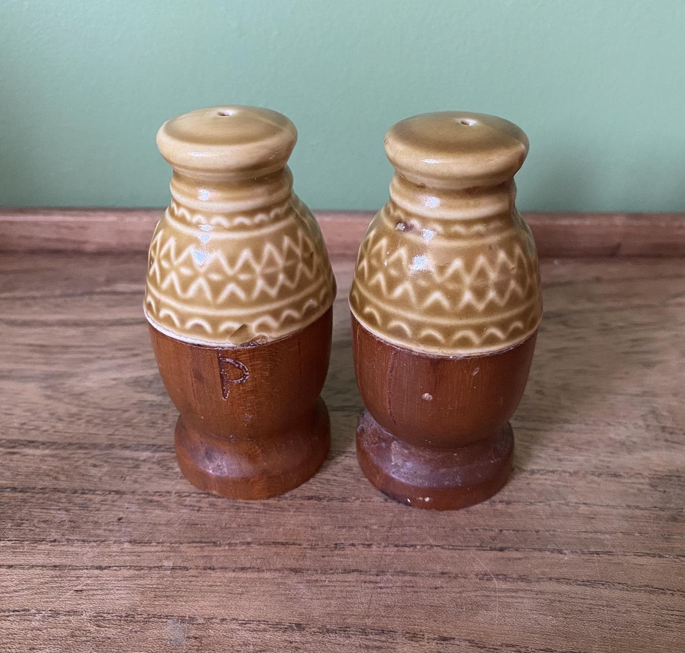 MCM Vintage Mid Century Modern Tiki Wood Base Ceramic Top Salt Pepper Shakers