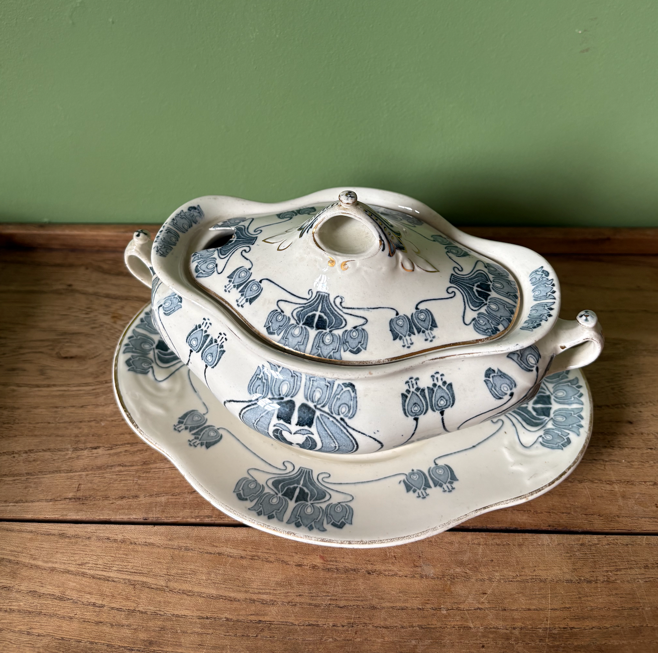 Late Victorian Keeling & Co Pemrose Pattern Serving Tureen
