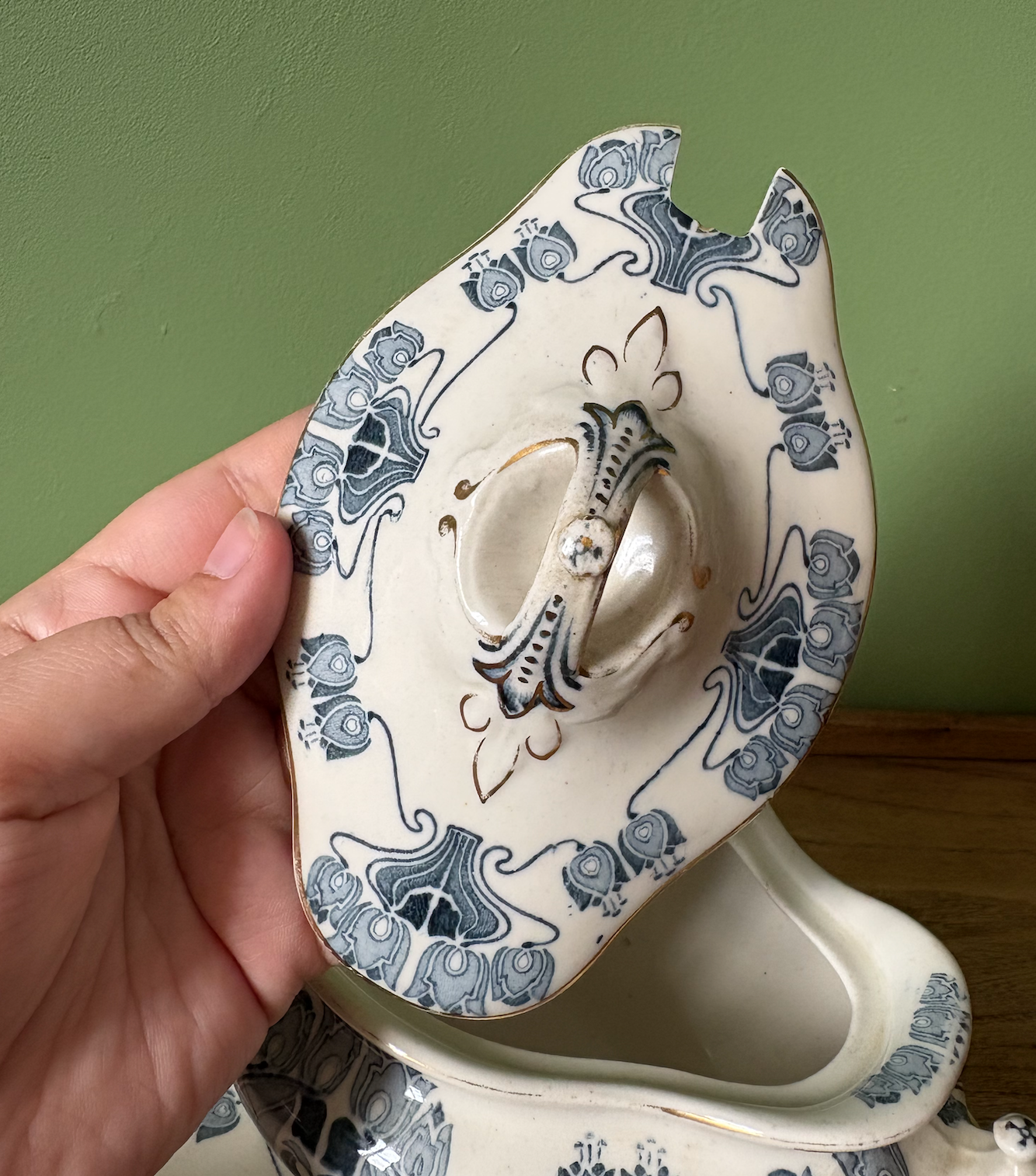 Late Victorian Keeling & Co Pemrose Pattern Serving Tureen
