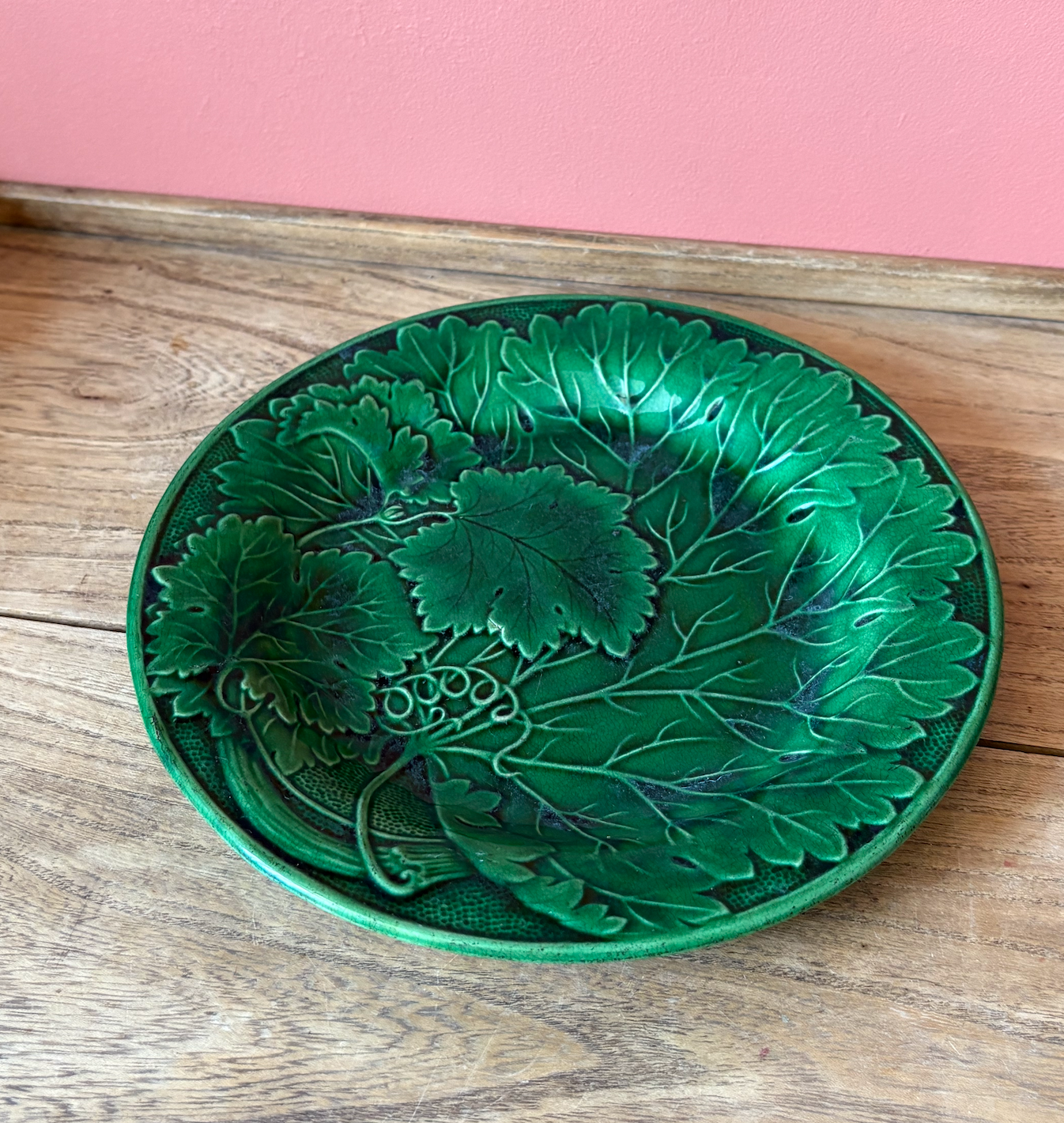 Green Leaf Vine Majolica Plate