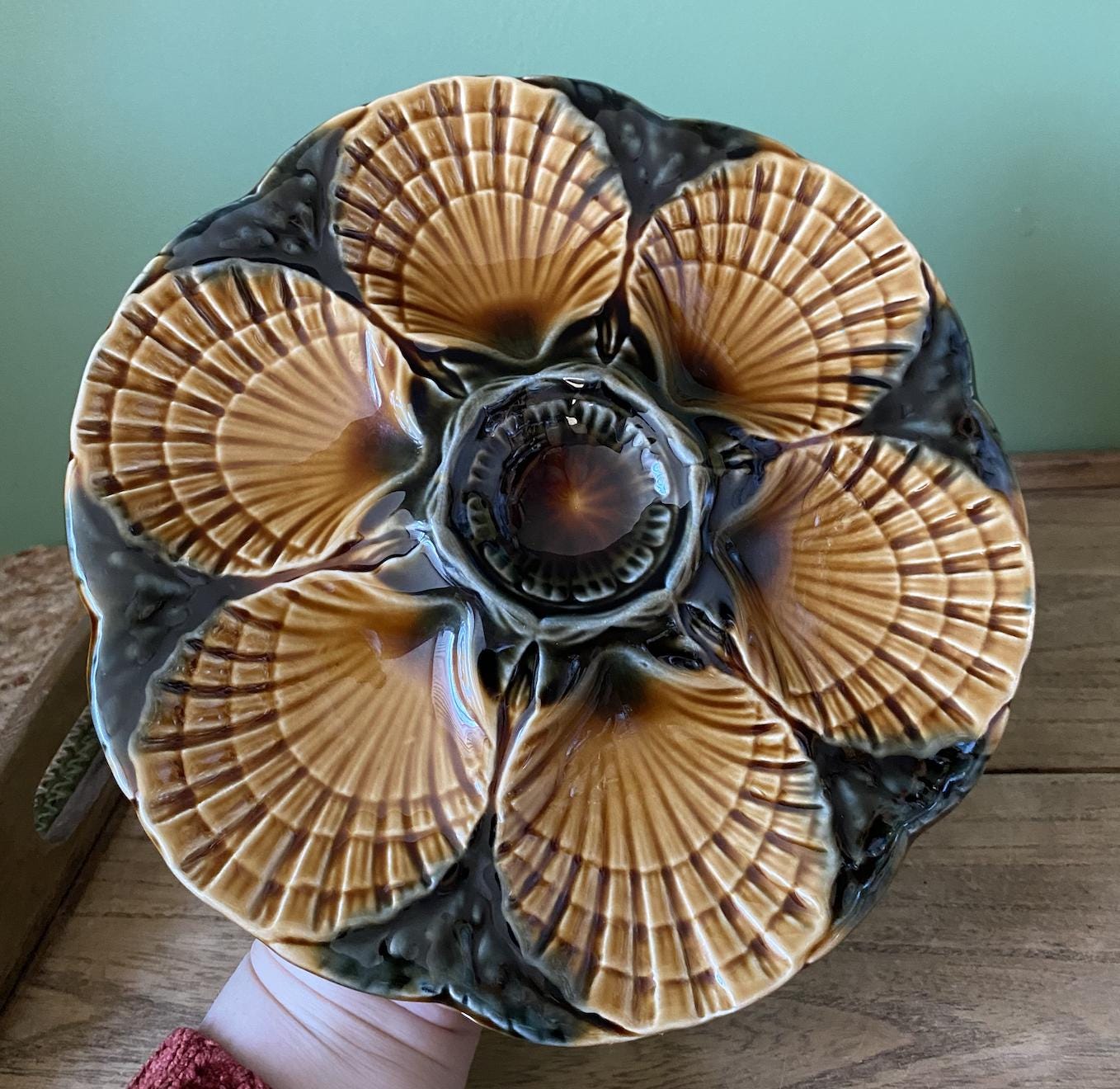 Sarreguemines Barbotine Yellow & Green Scalloped Oyster Plate