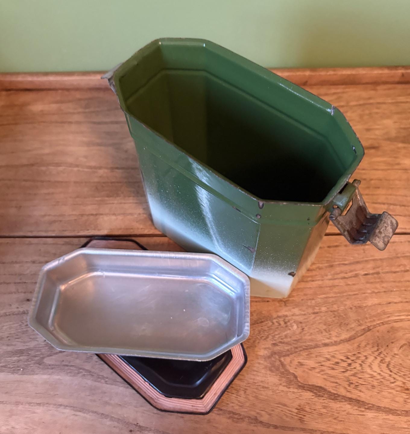 Green Two Toned Enamel French Lunch Box