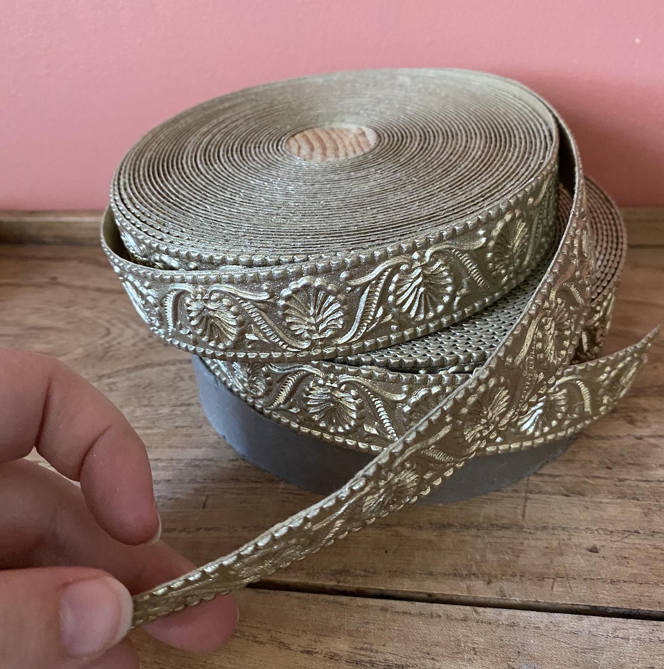 Vintage Flexible Wall Paper Trimming | Edging - Gold Shell Design