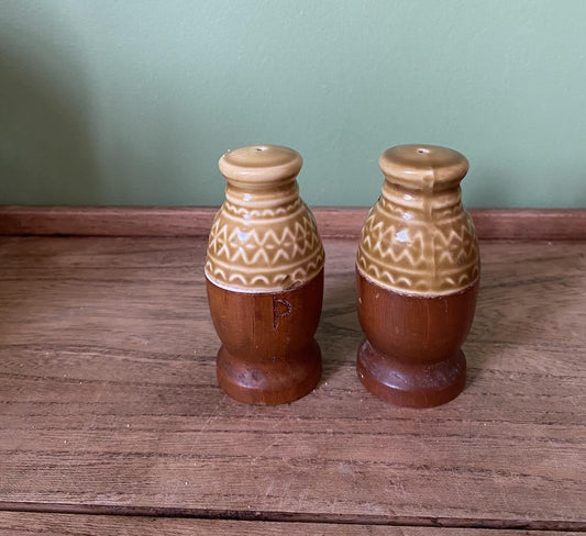 MCM Vintage Mid Century Modern Tiki Wood Base Ceramic Top Salt Pepper Shakers