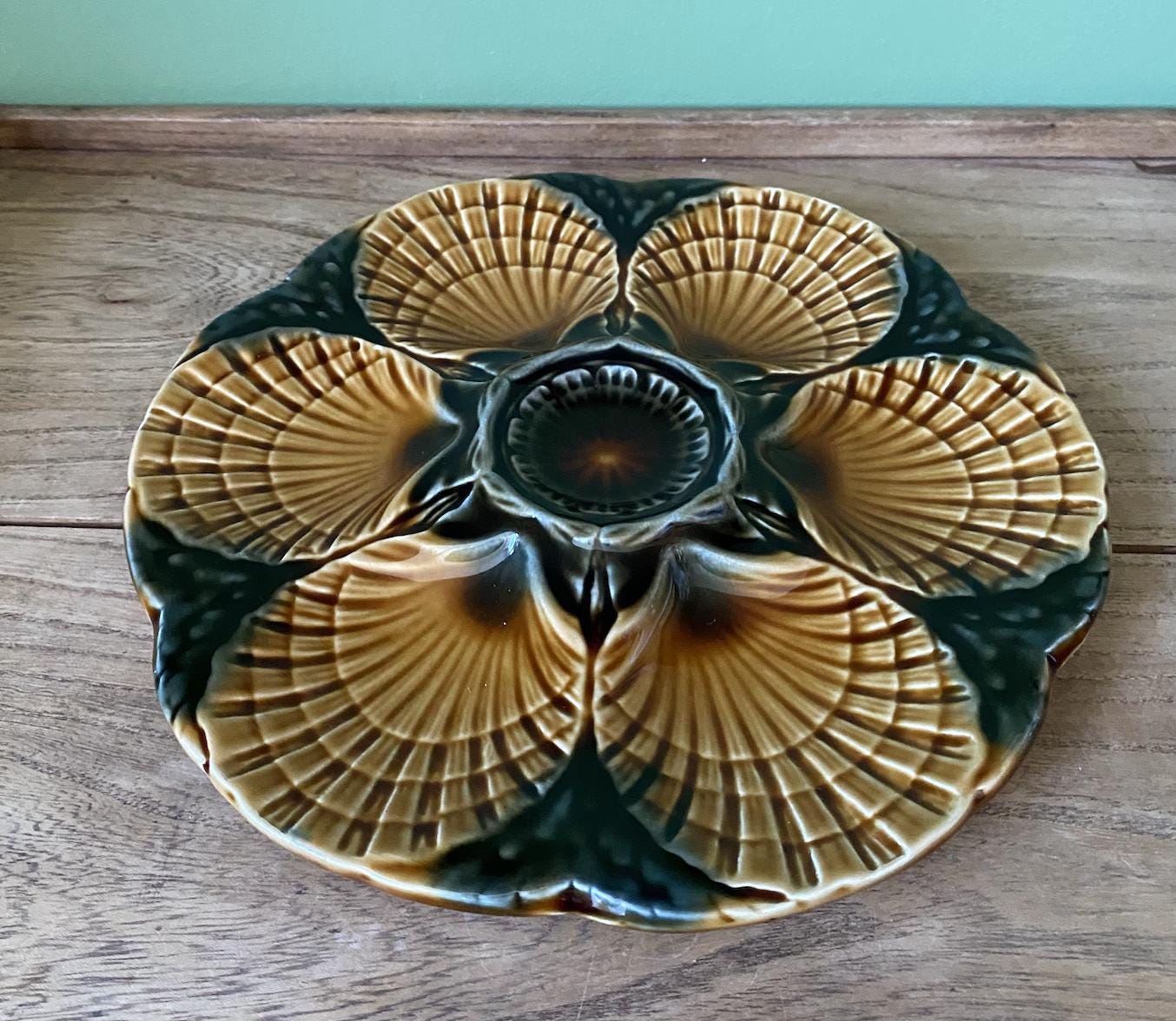 Sarreguemines Barbotine Yellow & Green Scalloped Oyster Plate