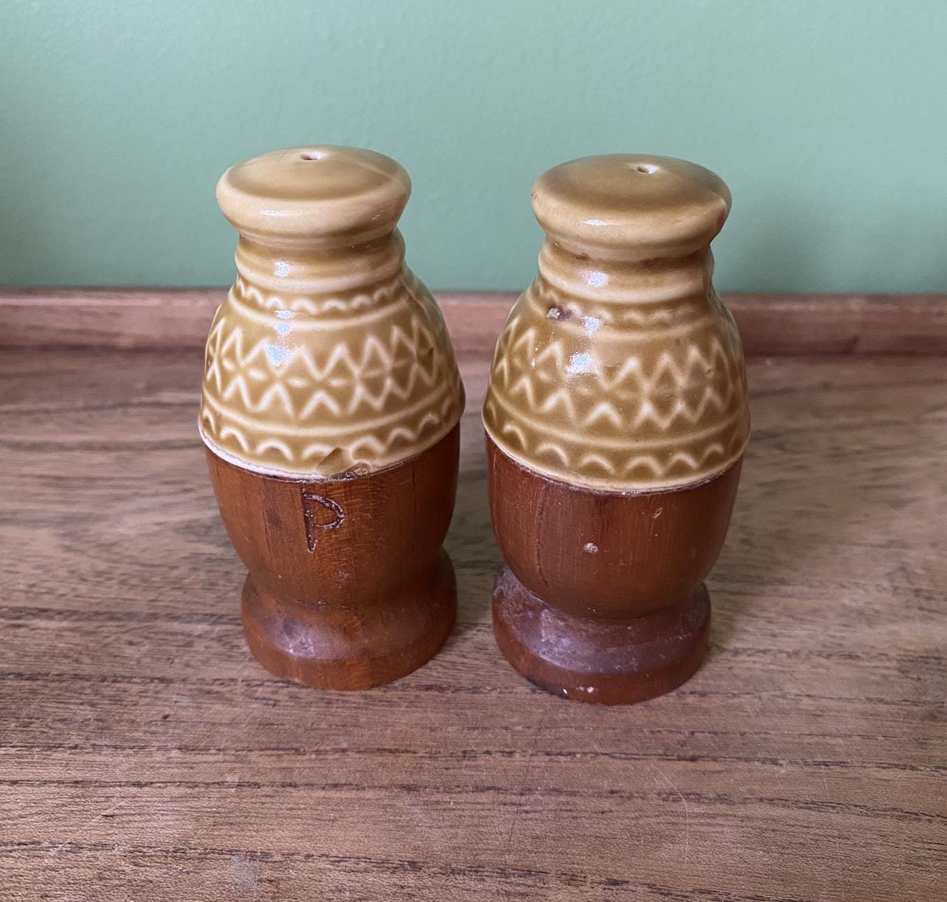MCM Vintage Mid Century Modern Tiki Wood Base Ceramic Top Salt Pepper Shakers