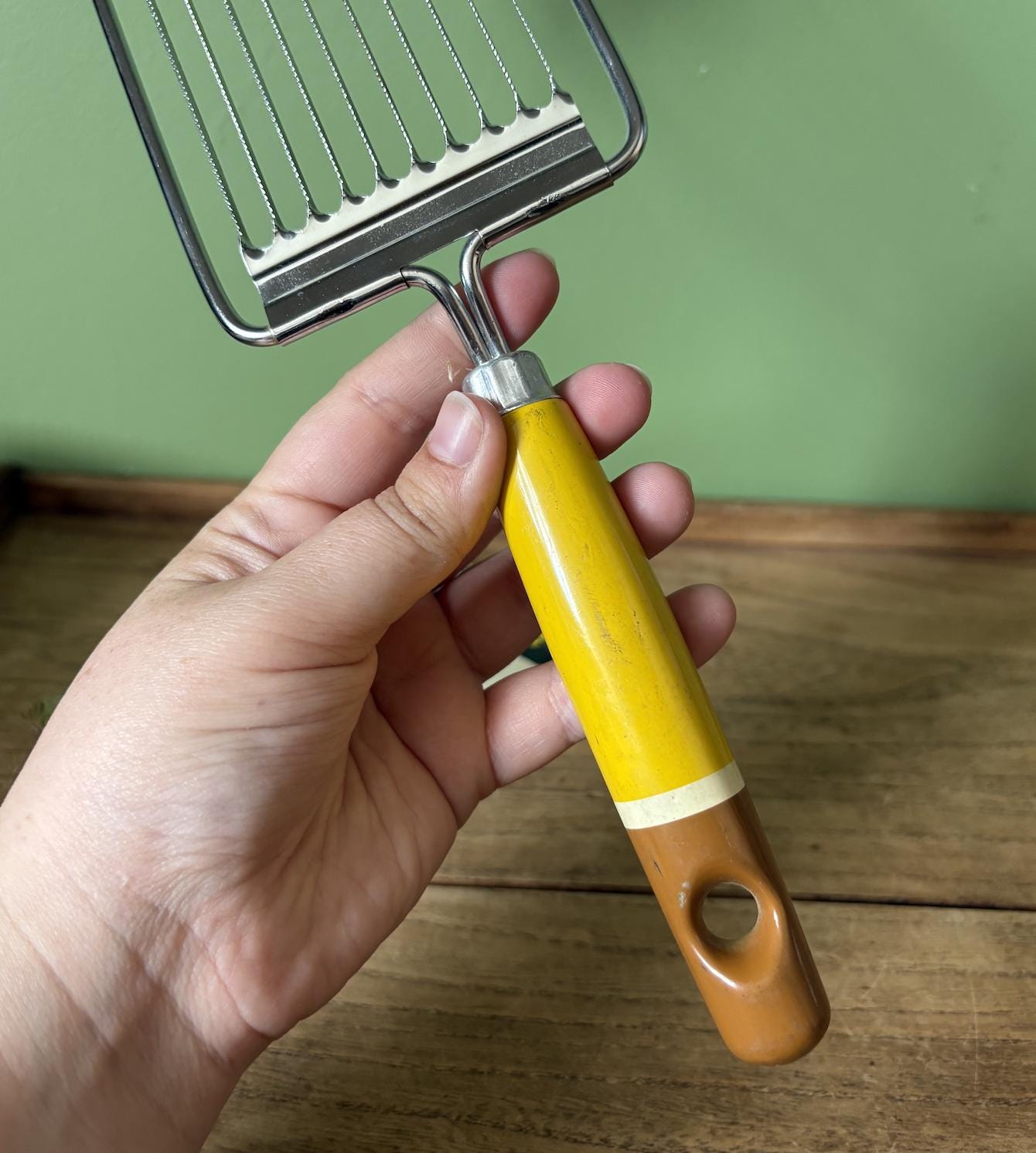 Vintage Skyline Tomato Slicing Tool