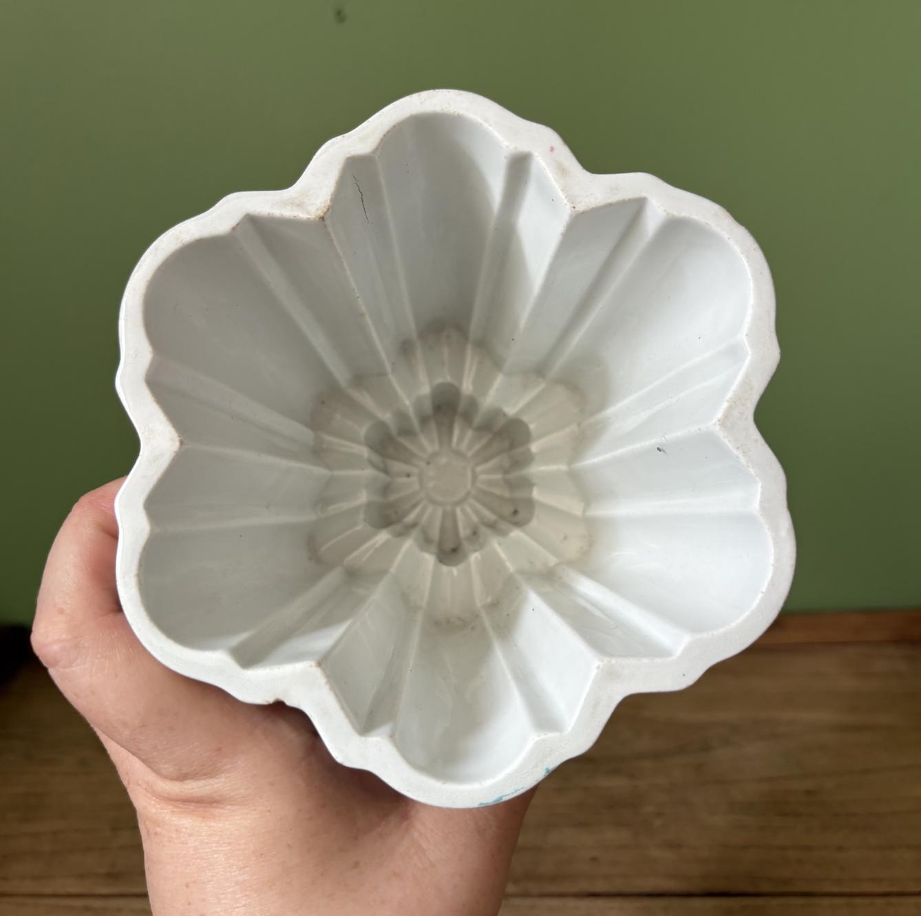 Shelly Tall Star Shaped White Ceramic Dessert Mould
