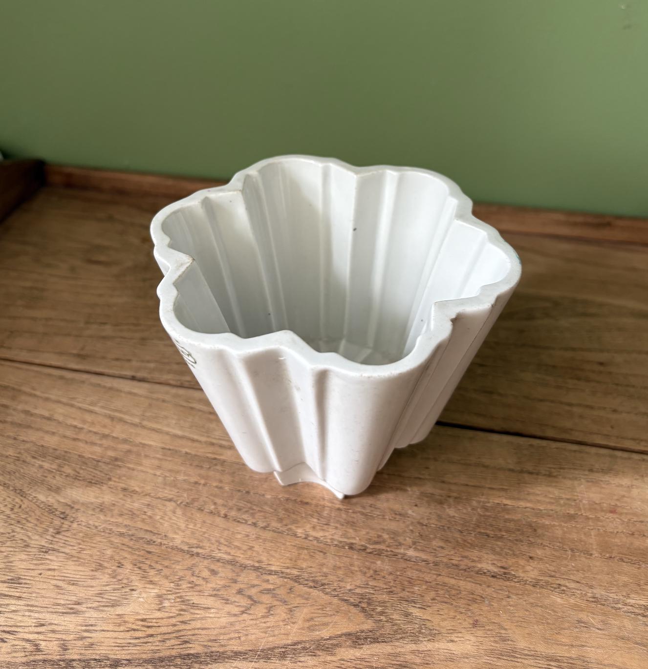 Shelly Tall Star Shaped White Ceramic Dessert Mould