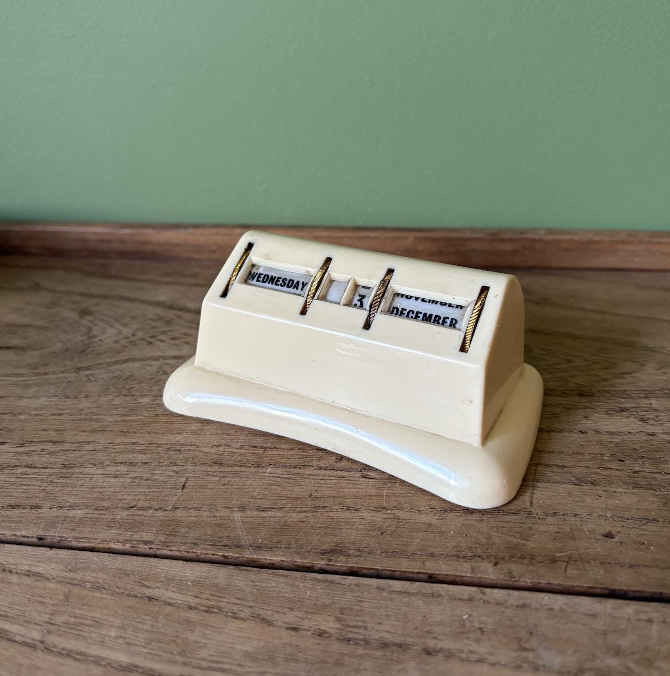 Stratton Perpetual Cream Plastic Desk Calander