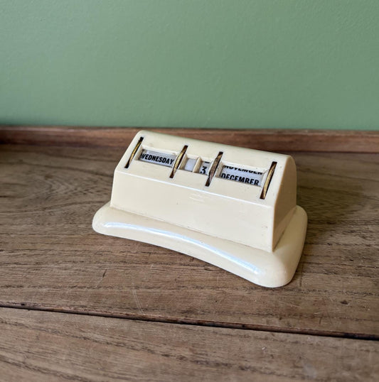 Stratton Perpetual Cream Plastic Desk Calander