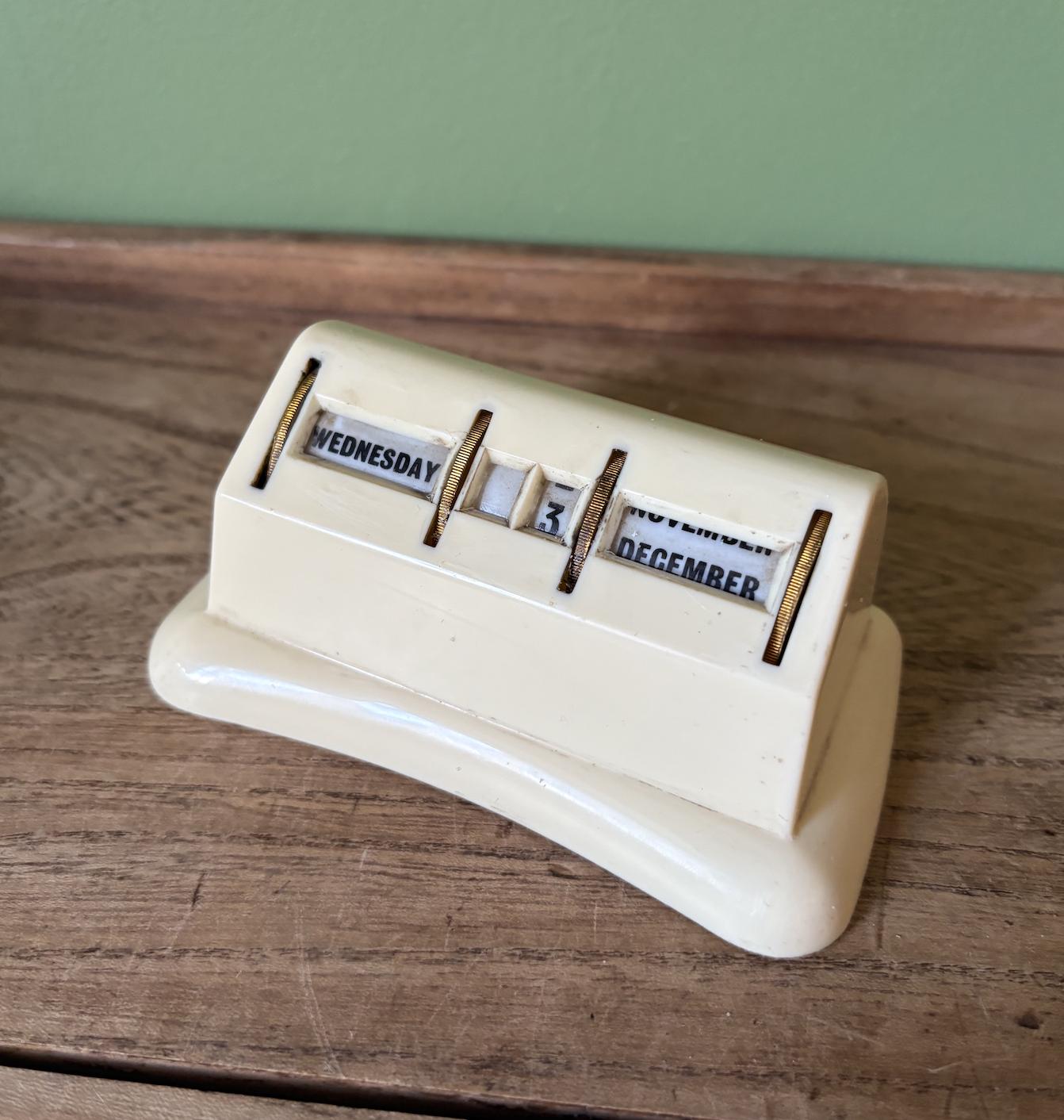 Stratton Perpetual Cream Plastic Desk Calander