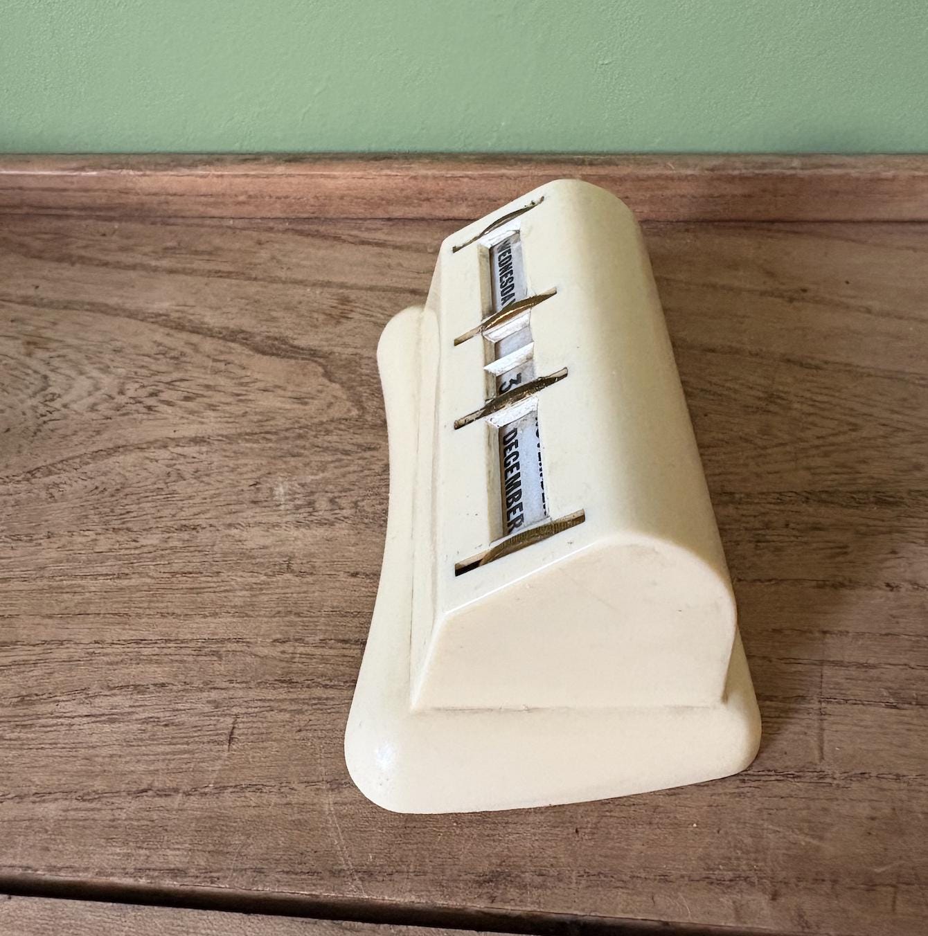 Stratton Perpetual Cream Plastic Desk Calander