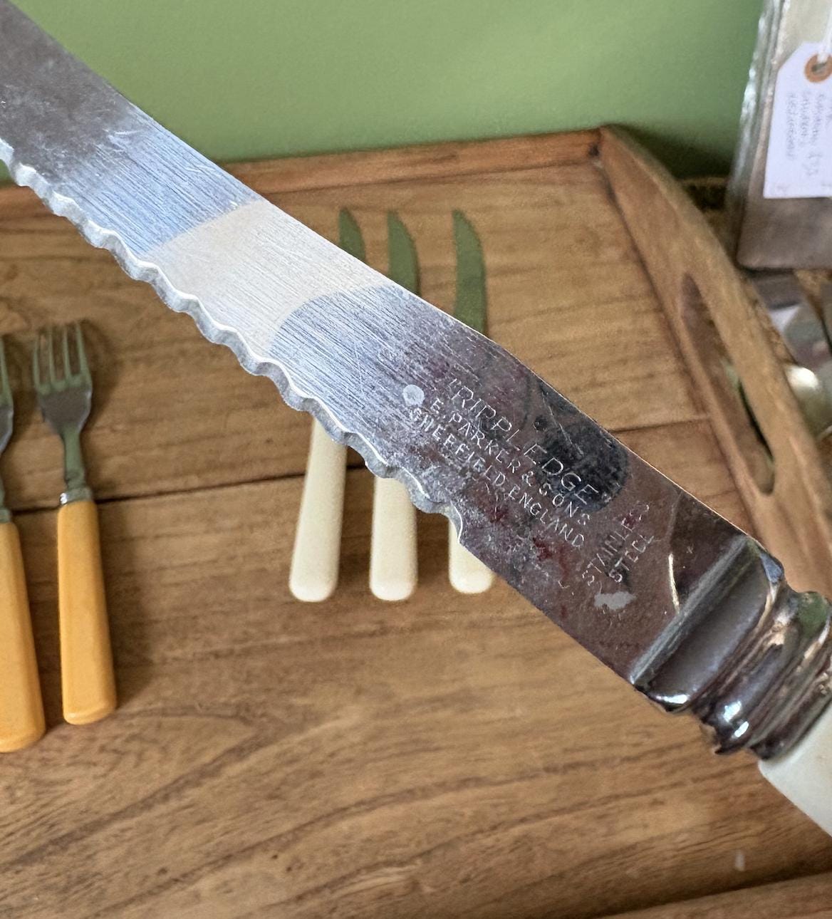 Set of 6 Rippledge Serrated Sheffield Knives