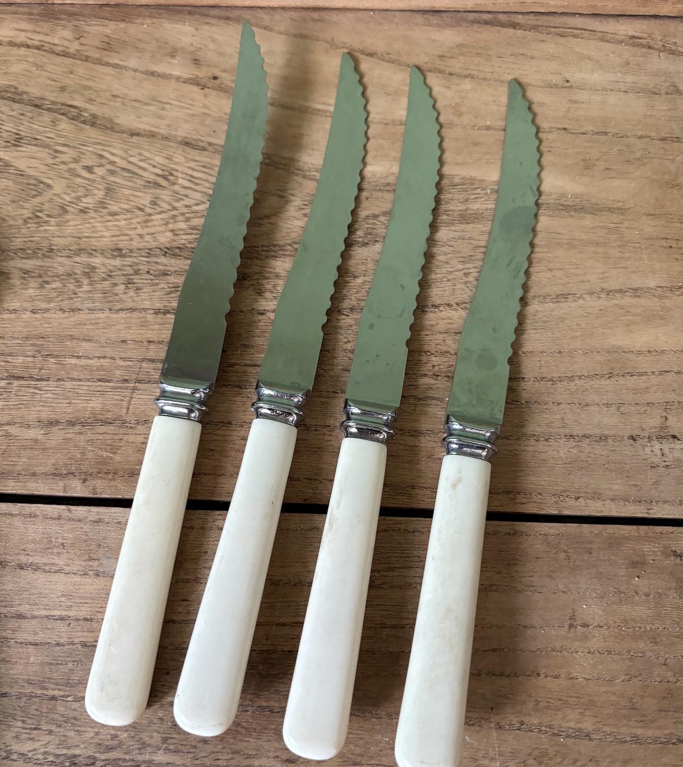 Set of 6 Rippledge Serrated Sheffield Knives