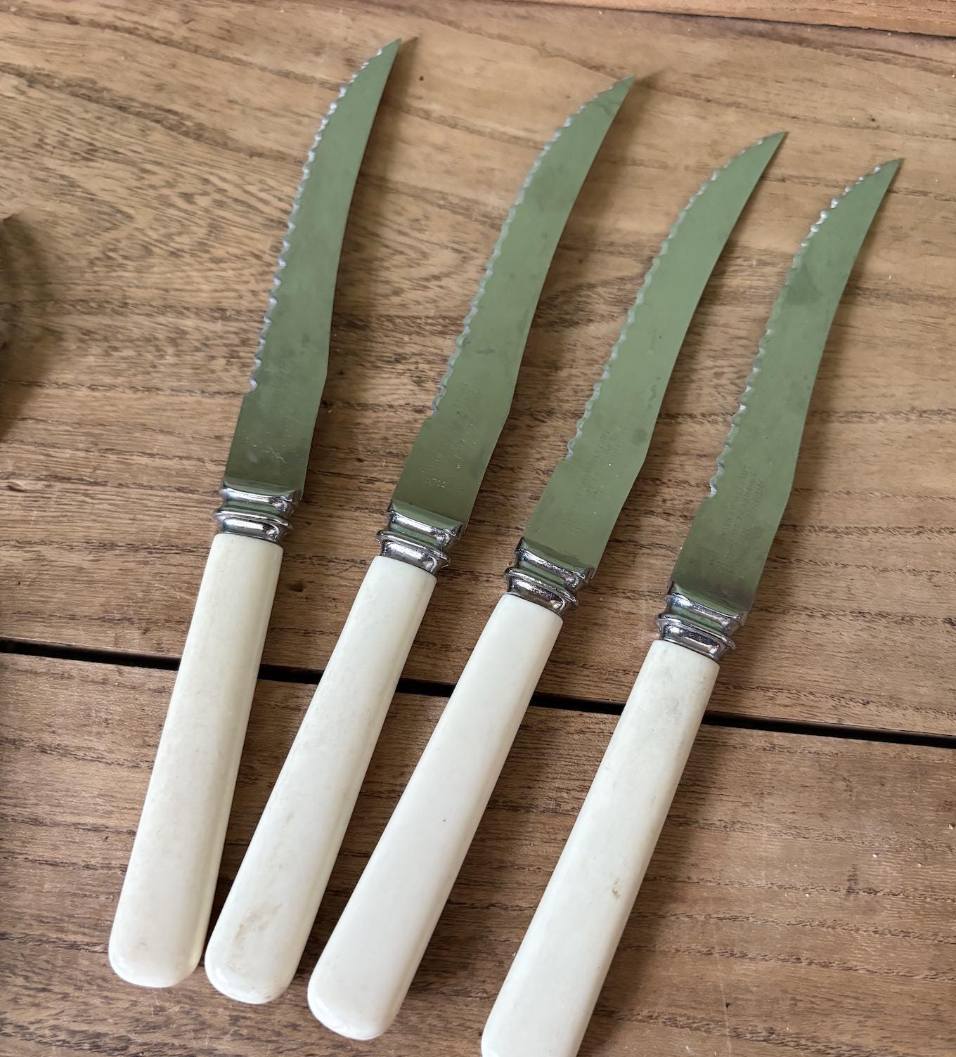 Set of 6 Rippledge Serrated Sheffield Knives