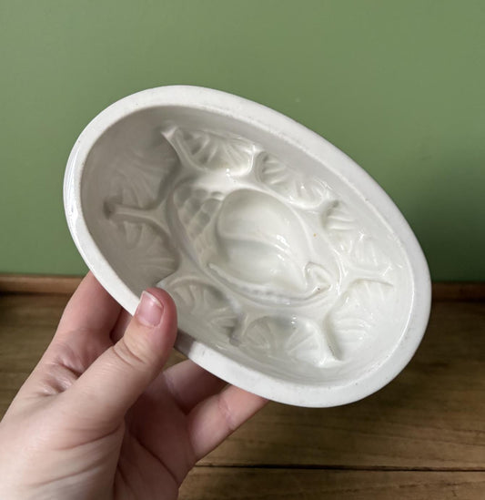 Copeland White Ceramic Jelly Moulds - Shell DesignCond