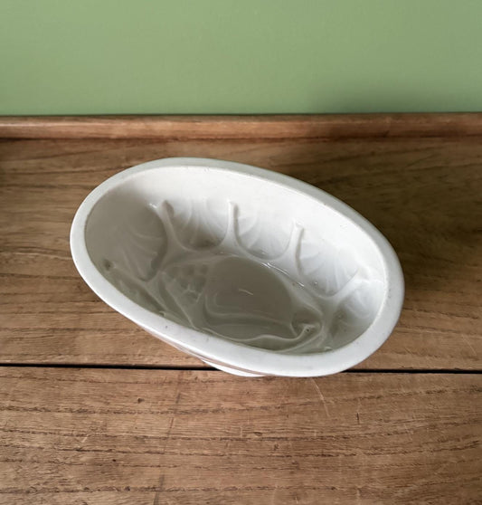 Copeland White Ceramic Jelly Moulds - Shell DesignCond