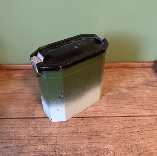 Green Two Toned Enamel French Lunch Box