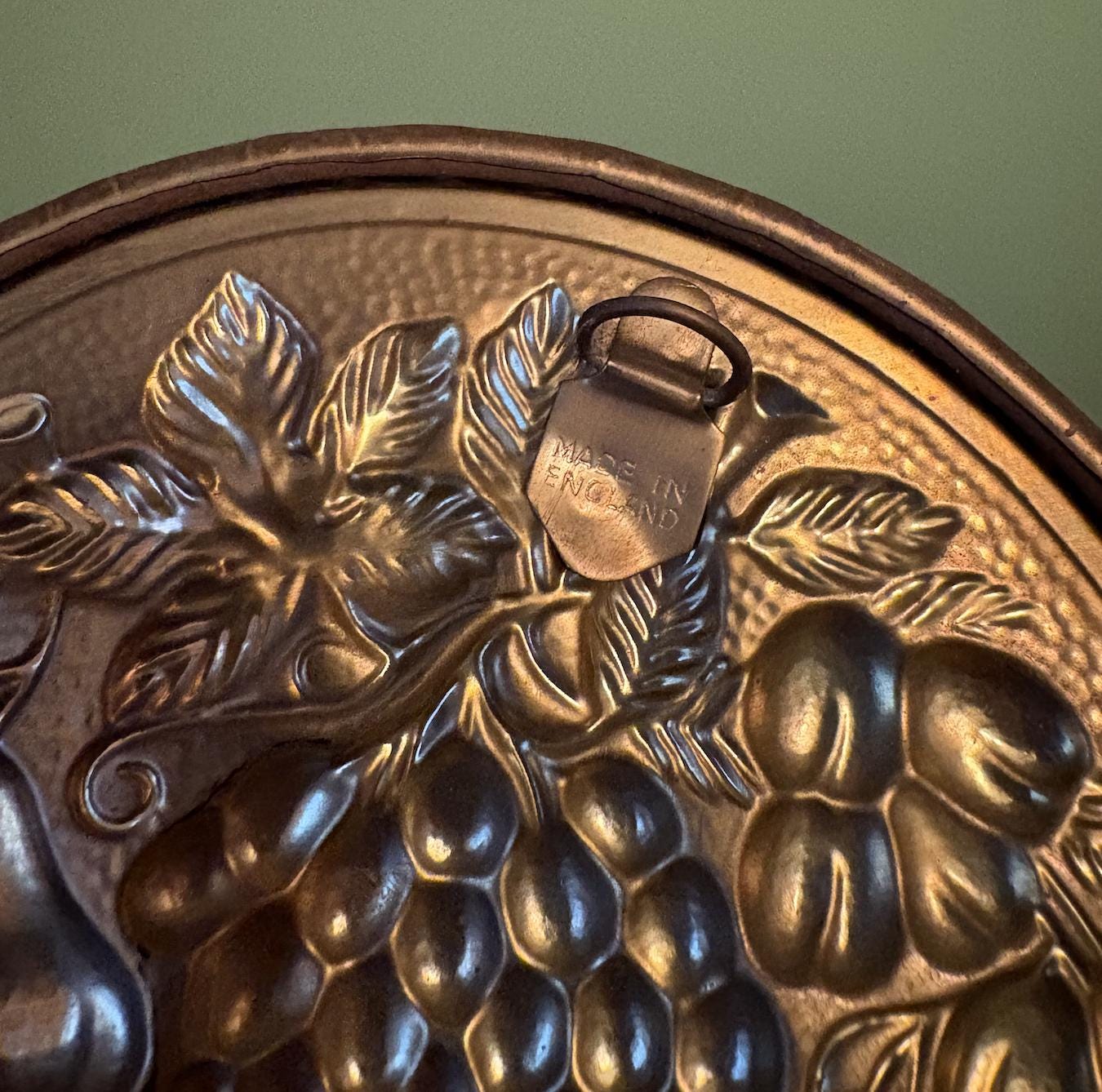 Small Round Metal Wall Plaque - Fruit Design