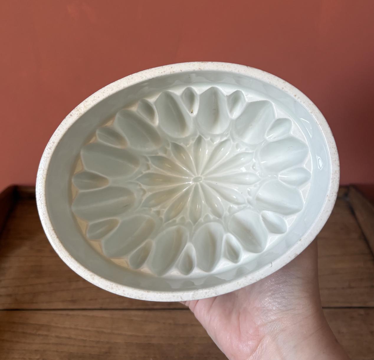Art Deco White Ceramic Jelly Mould