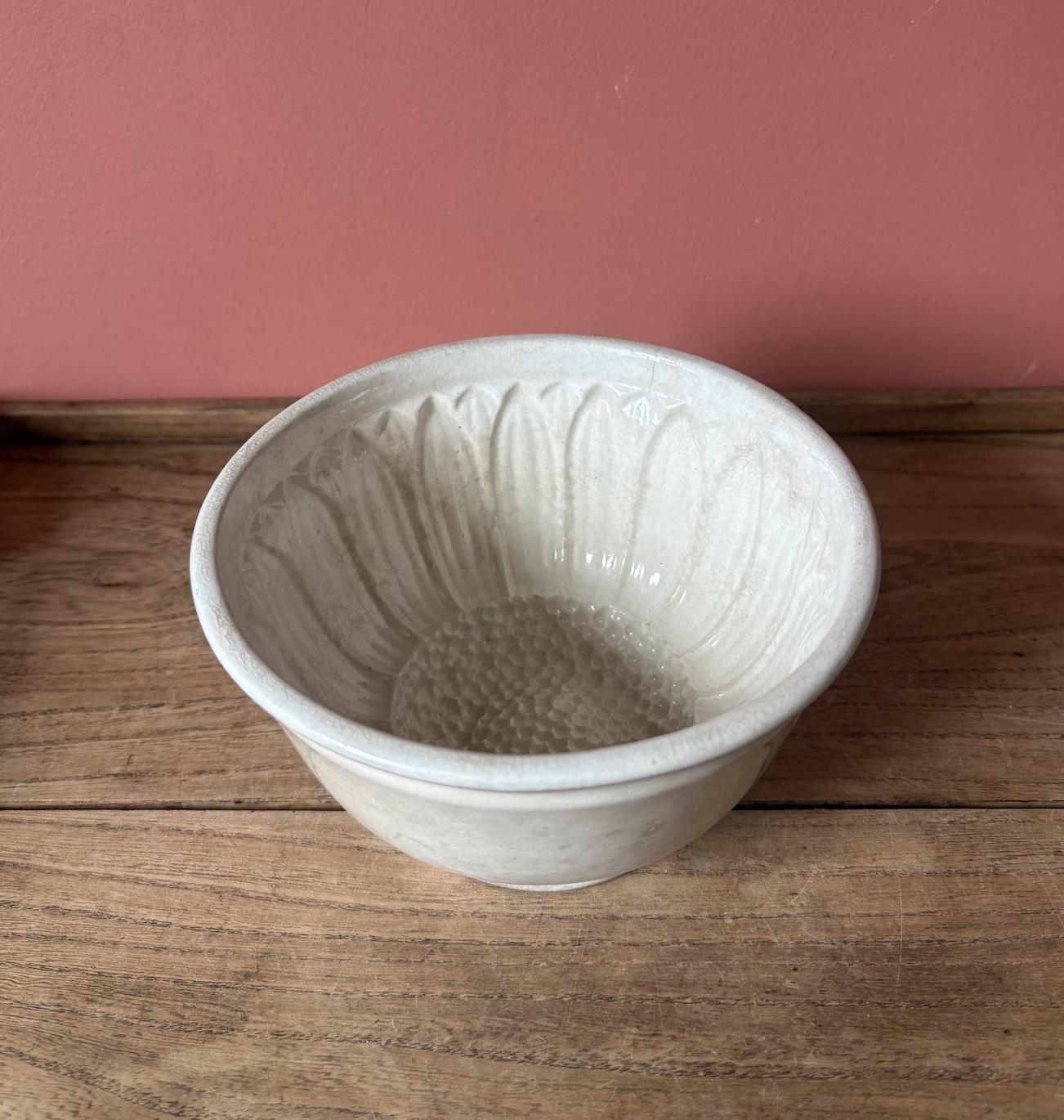 Early Round Ceramic Sunflower Jelly Mould
