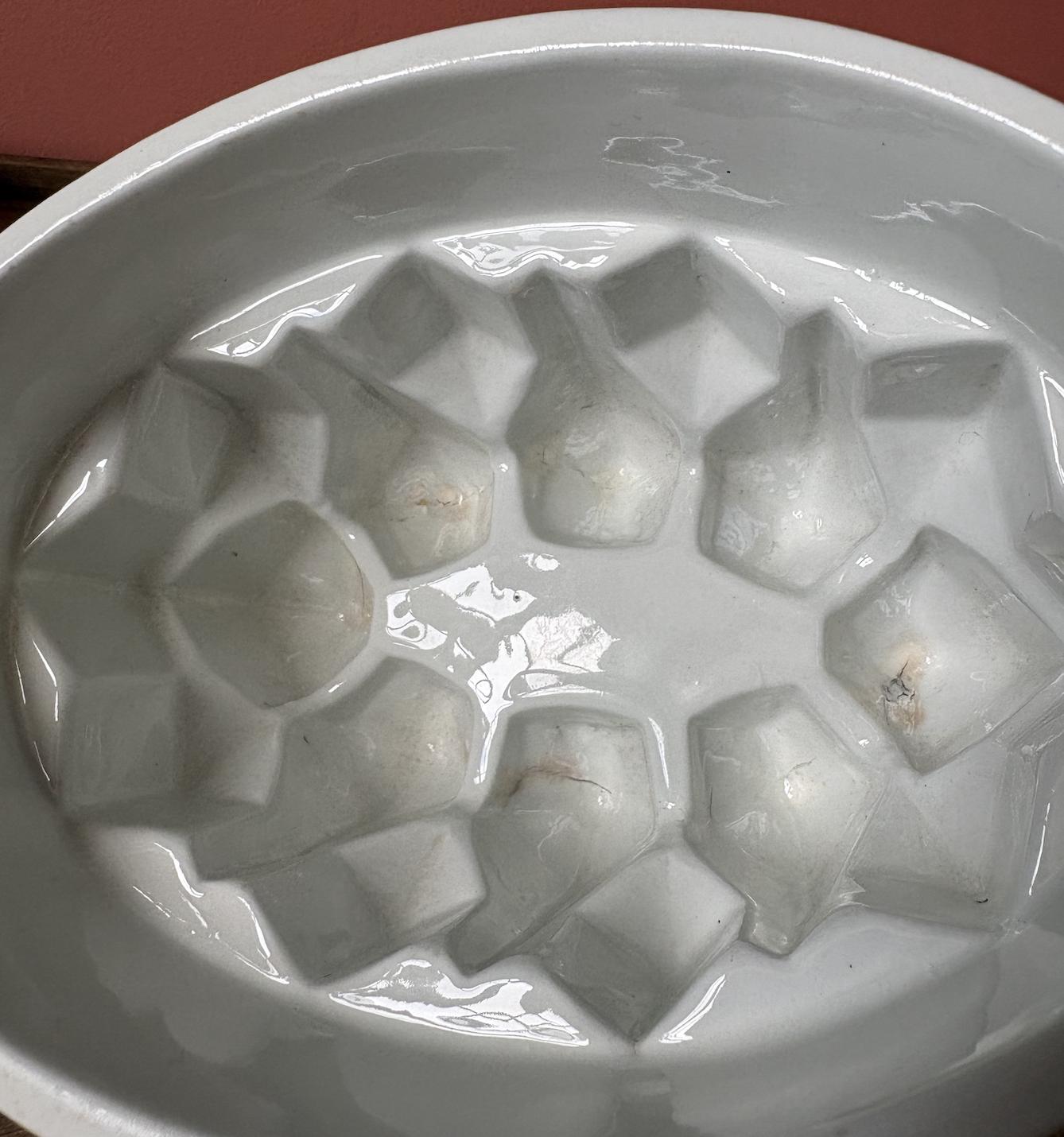 Medium White Oval Decorative Jelly Mould